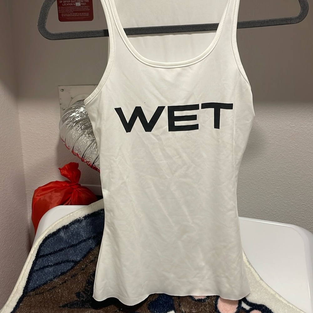 Wet tee